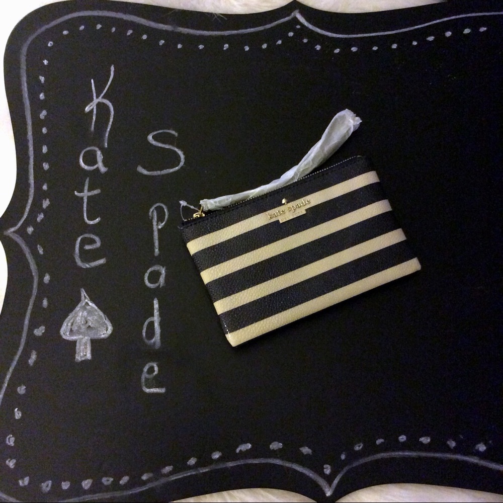 NWT retail cedar st bee wristlet